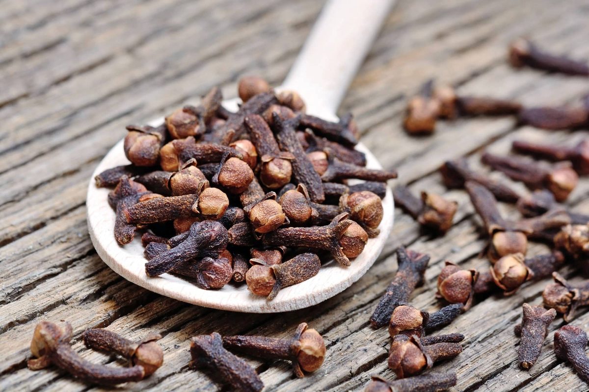 cloves vs. cinnamon
