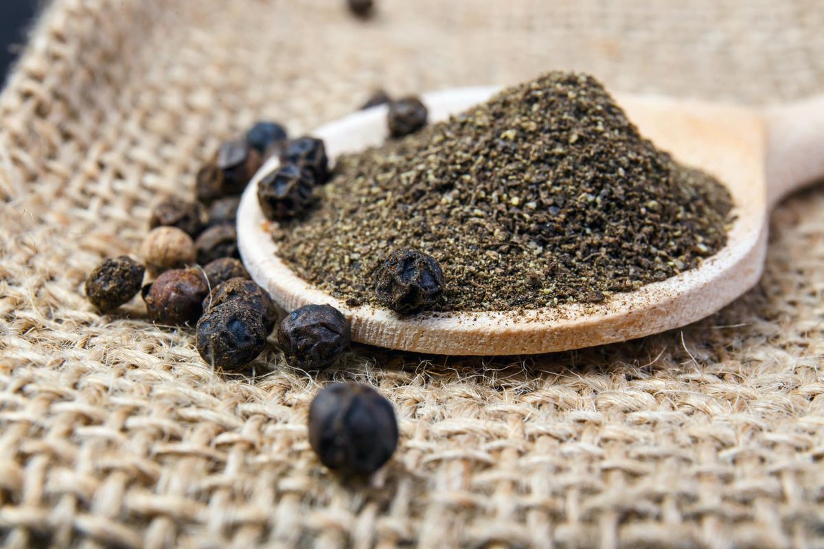 Cracked black pepper vs ground black pepper