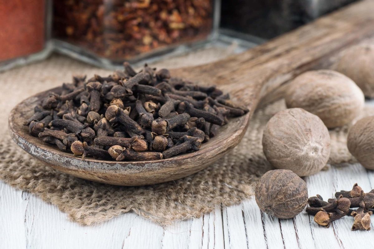 nutmeg vs. cloves